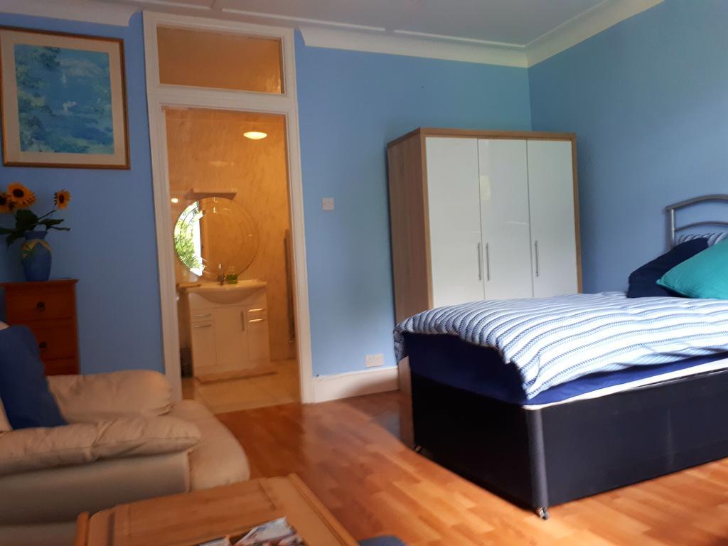 The Dell Dublin Bed and Breakfast Dun Laoghaire Exterior foto