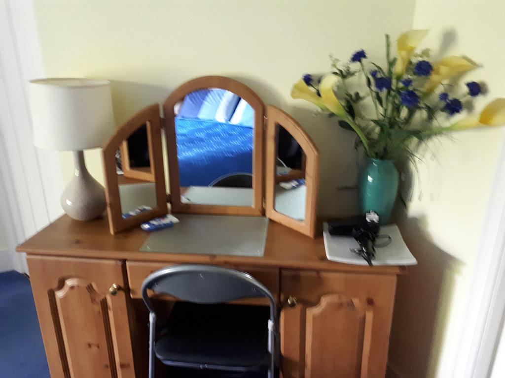 The Dell Dublin Bed and Breakfast Dun Laoghaire Exterior foto
